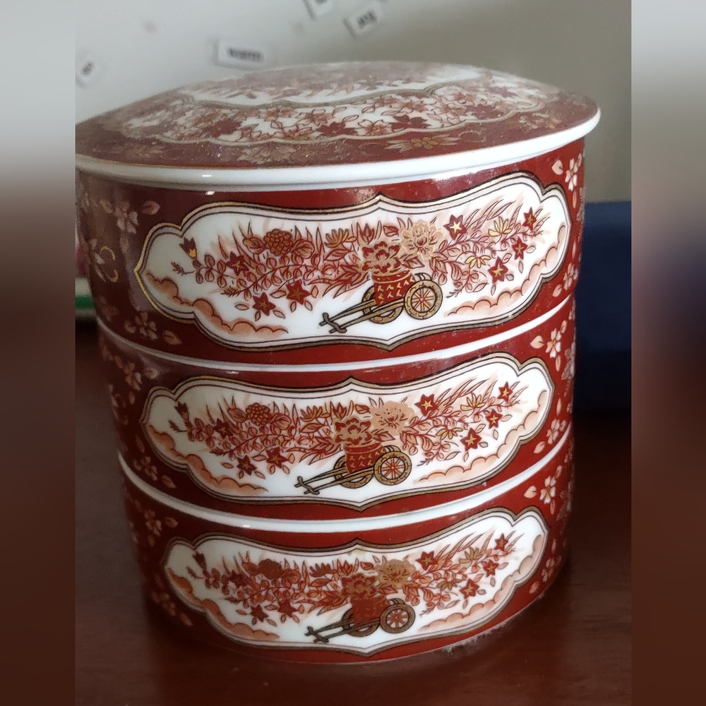 Vintage Japanese 3 tiered trinket box